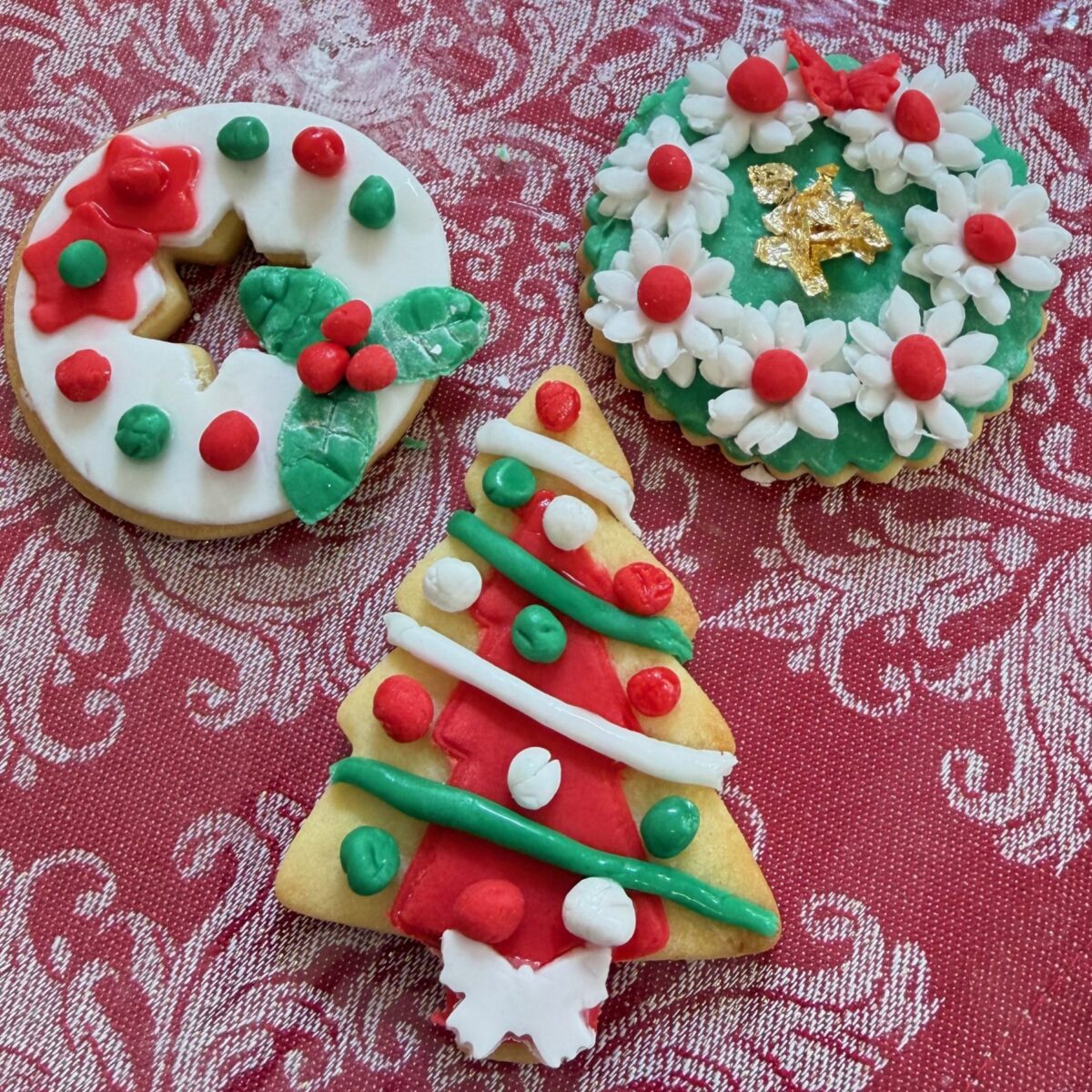 Decorazione biscotti in pasta di zucchero a tema Natale